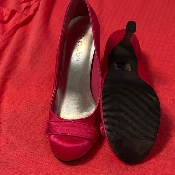Pulse Women's Vibrant Red Satin Heels - Picture 1 of 1